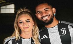 نجما يوفنتوس في جلسة تصوير غريبة مع كائن فضائي